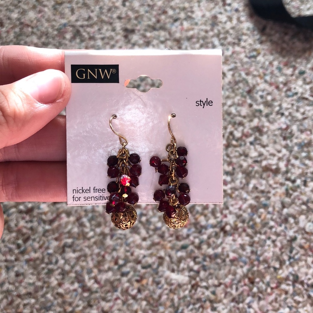 Gold Plated Dangly Earrings - NWT ❤️